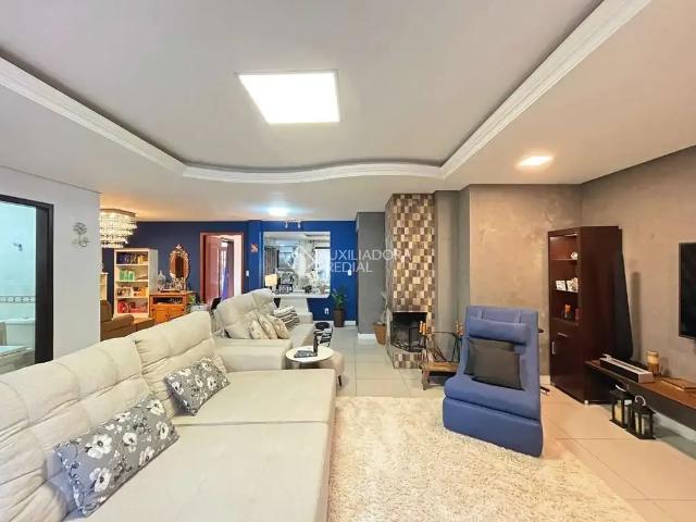 Casa / Sobrado para Venda em Porto Alegre/RS Partenon 3 Quartos