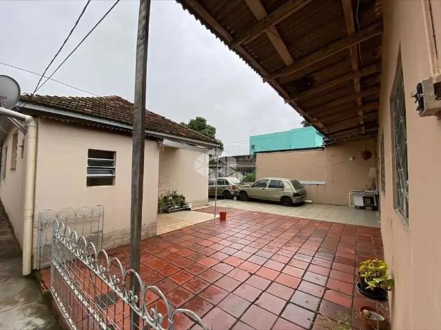 Casa / Sobrado para Venda em Porto Alegre/RS Partenon 3 Quartos