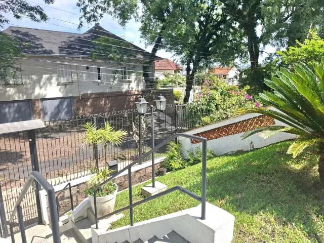 Casa / Sobrado para Venda em Porto Alegre/RS Partenon 3 Quartos