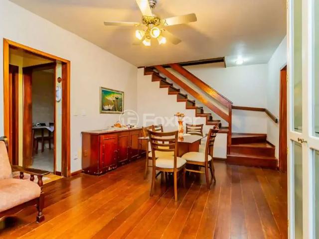 Casa / Sobrado para Venda em Porto Alegre/RS Partenon 3 Quartos