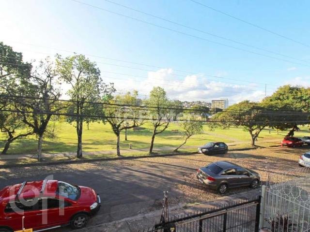Casa / Sobrado para Venda em Porto Alegre/RS Partenon 3 Quartos