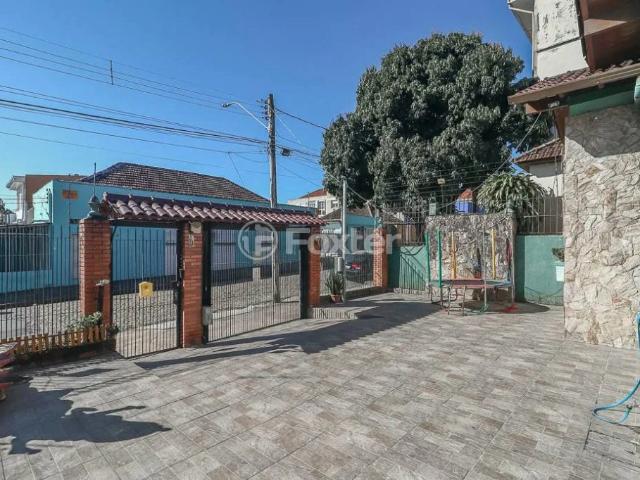 Casa / Sobrado para Venda em Porto Alegre/RS Passo da Areia 4 Quartos