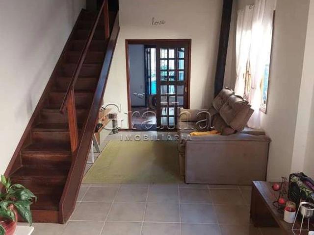 Casa / Sobrado para Venda em Porto Alegre/RS Passo da Areia 4 Quartos
