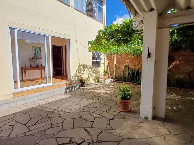 Casa / Sobrado para Venda em Porto Alegre/RS Passo da Areia 4 Quartos