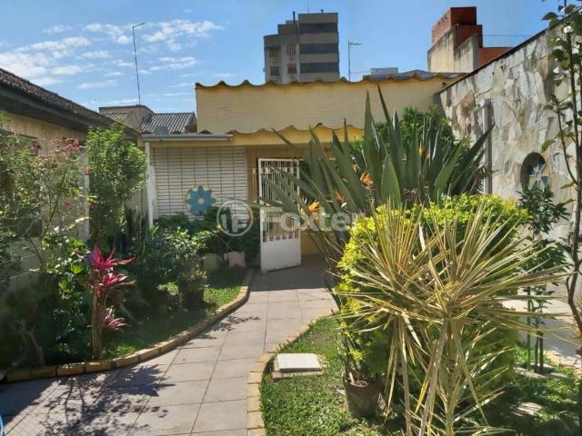 Casa / Sobrado para Venda em Porto Alegre/RS Passo da Areia 4 Quartos