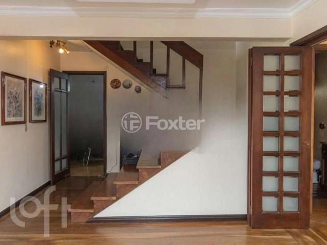 Casa / Sobrado para Venda em Porto Alegre/RS Passo da Areia 4 Quartos