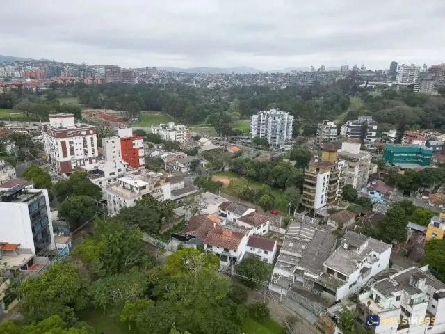 Casa / Sobrado para Venda em Porto Alegre/RS Passo da Areia 4 Quartos