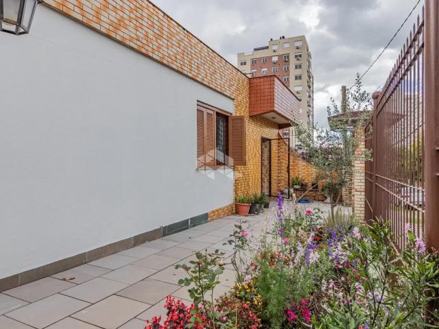 Casa / Sobrado para Venda em Porto Alegre/RS Passo da Areia 4 Quartos