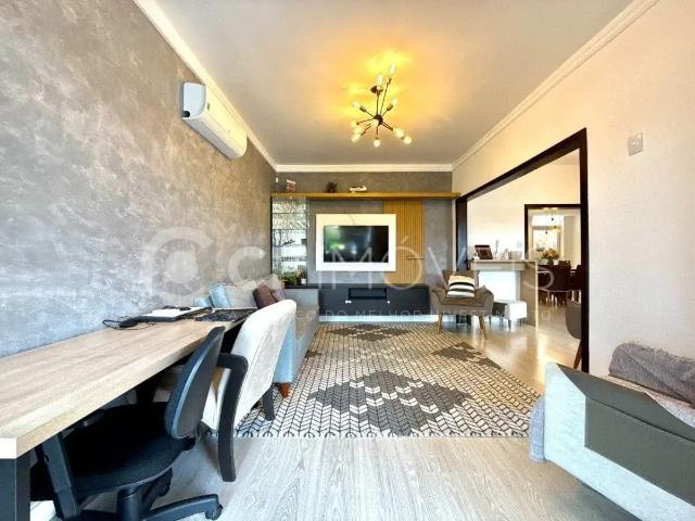 Casa / Sobrado para Venda em Porto Alegre/RS Passo da Areia 4 Quartos