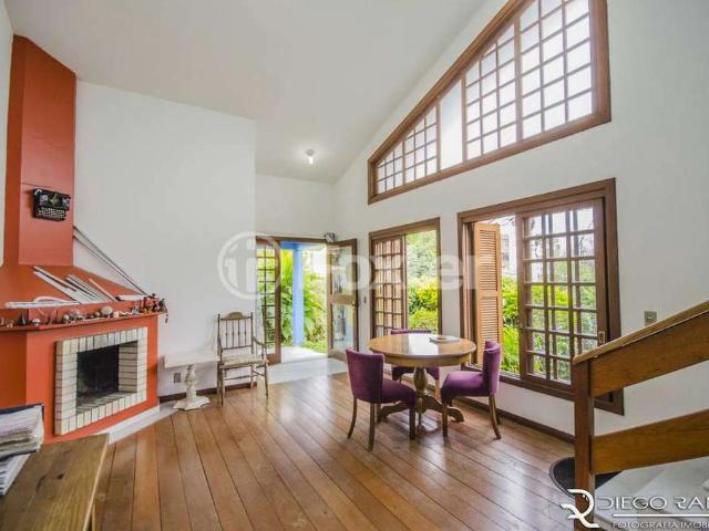 Casa / Sobrado para Venda em Porto Alegre/RS Passo da Areia 4 Quartos