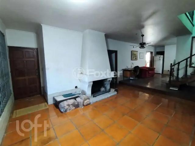 Casa / Sobrado para Venda em Porto Alegre/RS Passo da Areia 4 Quartos