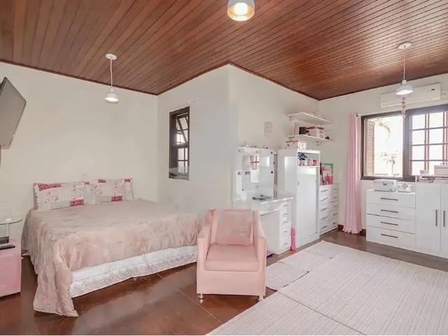 Casa / Sobrado para Venda em Porto Alegre/RS Passo da Areia 4 Quartos