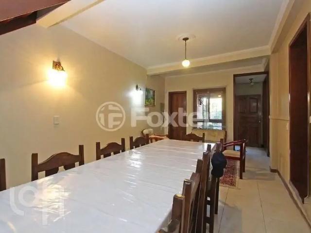 Casa / Sobrado para Venda em Porto Alegre/RS Passo da Areia 5 Quartos