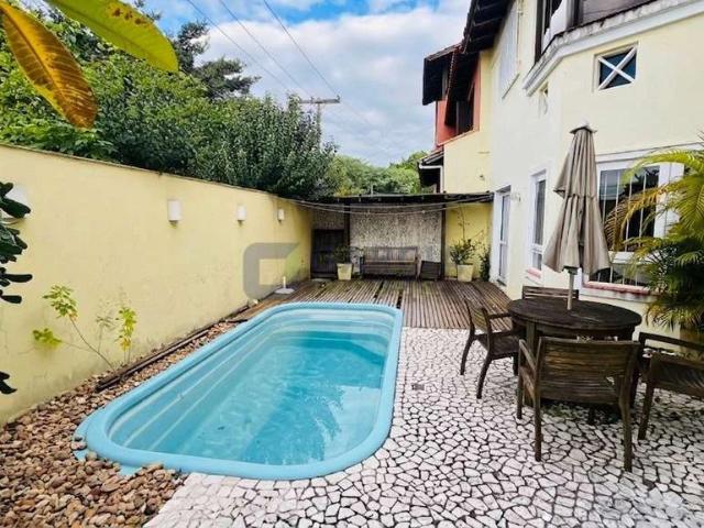 Casa / Sobrado para Venda em Porto Alegre/RS Passo da Areia 5 Quartos