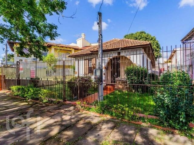 Casa / Sobrado para Venda em Porto Alegre/RS Passo da Areia 2 Quartos