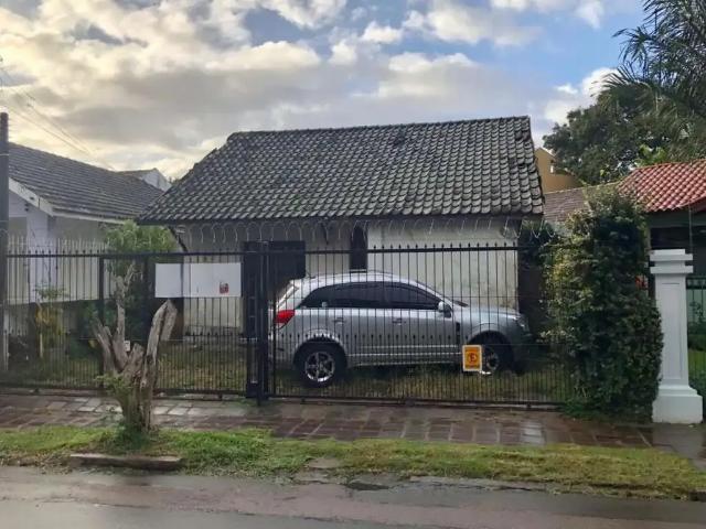 Casa / Sobrado para Venda em Porto Alegre/RS Passo da Areia 3 Quartos