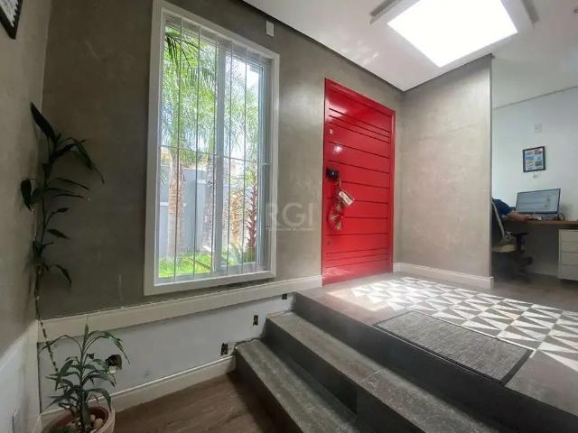 Casa / Sobrado para Venda em Porto Alegre/RS Passo da Areia 3 Quartos