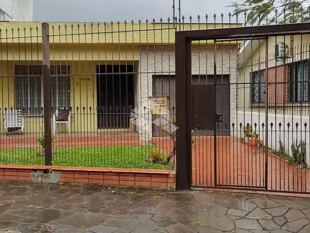 Casa / Sobrado para Venda em Porto Alegre/RS Passo da Areia 3 Quartos