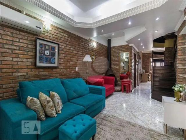 Casa / Sobrado para Venda em Porto Alegre/RS Passo da Areia 3 Quartos