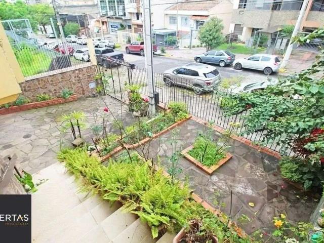 Casa / Sobrado para Venda em Porto Alegre/RS Passo da Areia 3 Quartos