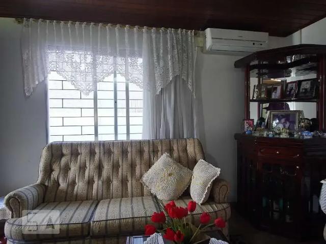Casa / Sobrado para Venda em Porto Alegre/RS Passo da Areia 3 Quartos