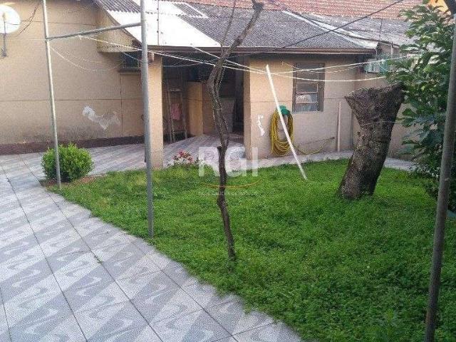 Casa / Sobrado para Venda em Porto Alegre/RS Passo da Areia 3 Quartos