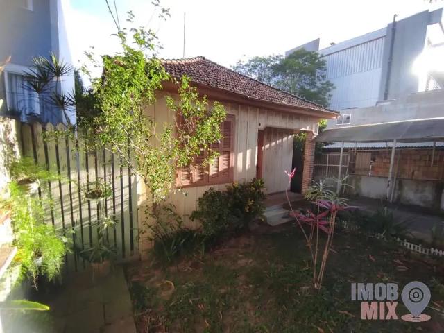 Casa / Sobrado para Venda em Porto Alegre/RS Passo da Areia 3 Quartos