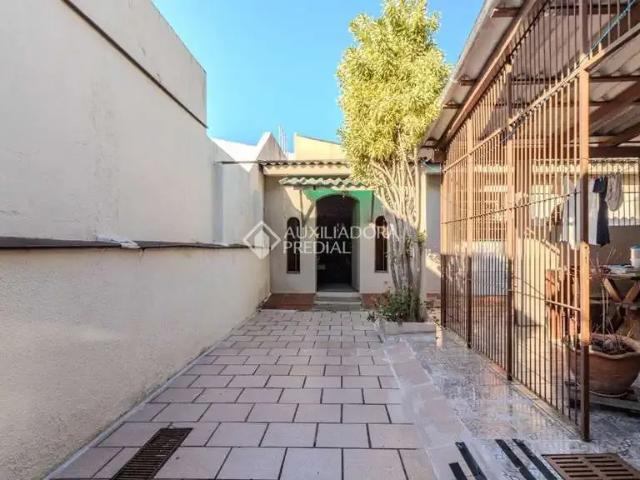 Casa / Sobrado para Venda em Porto Alegre/RS Passo da Areia 3 Quartos