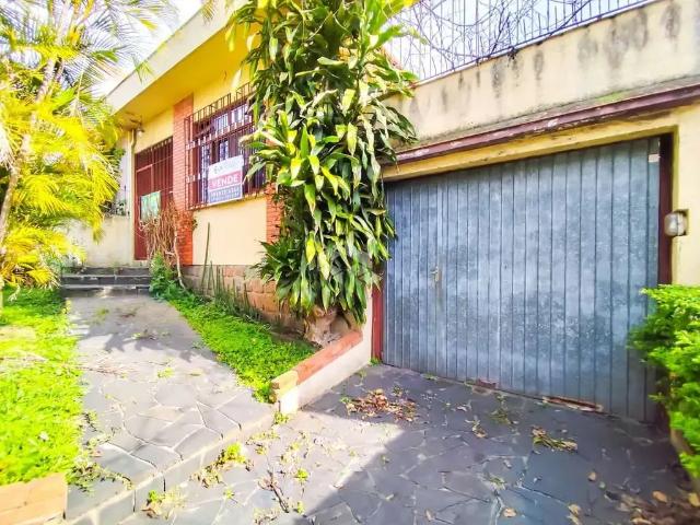 Casa / Sobrado para Venda em Porto Alegre/RS Passo da Areia 3 Quartos