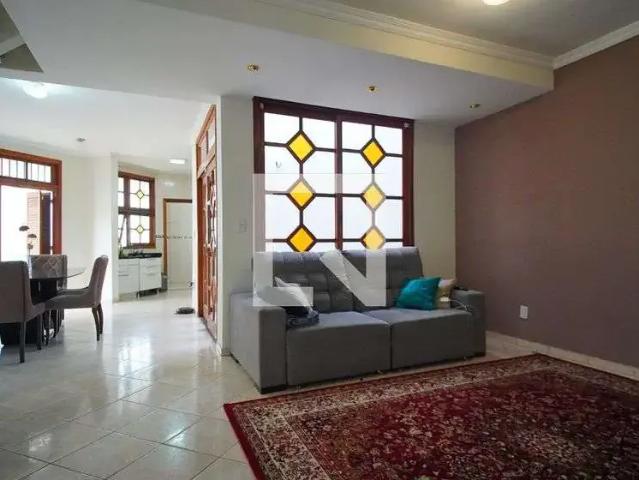 Casa / Sobrado para Venda em Porto Alegre/RS Passo da Areia 3 Quartos