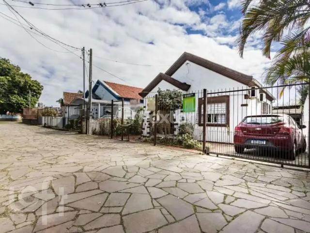 Casa / Sobrado para Venda em Porto Alegre/RS Passo da Areia 3 Quartos