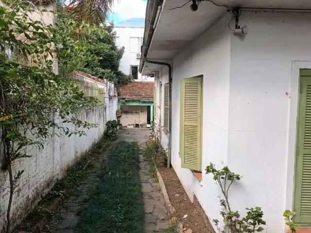 Casa / Sobrado para Venda em Porto Alegre/RS Petrópolis 3 Quartos