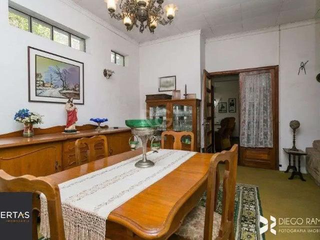 Casa / Sobrado para Venda em Porto Alegre/RS Petrópolis 3 Quartos