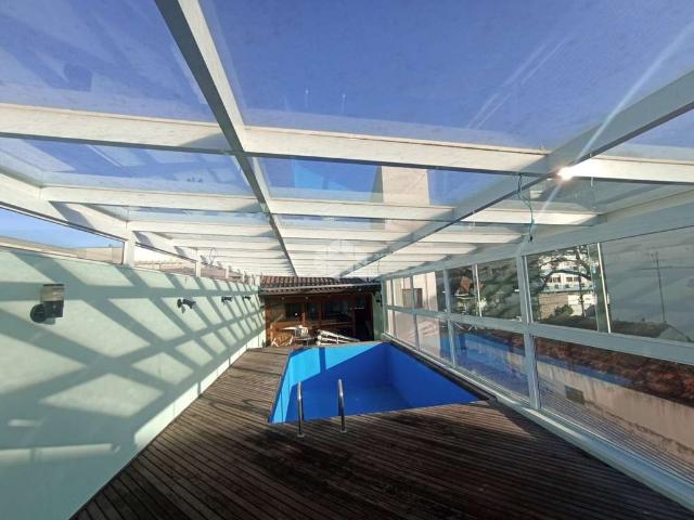 Casa / Sobrado para Venda em Porto Alegre/RS Petrópolis 4 Quartos