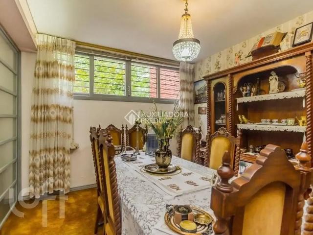 Casa / Sobrado para Venda em Porto Alegre/RS Petrópolis 4 Quartos