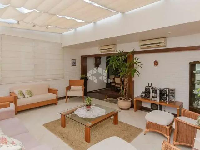 Casa / Sobrado para Venda em Porto Alegre/RS Petrópolis 5 Quartos