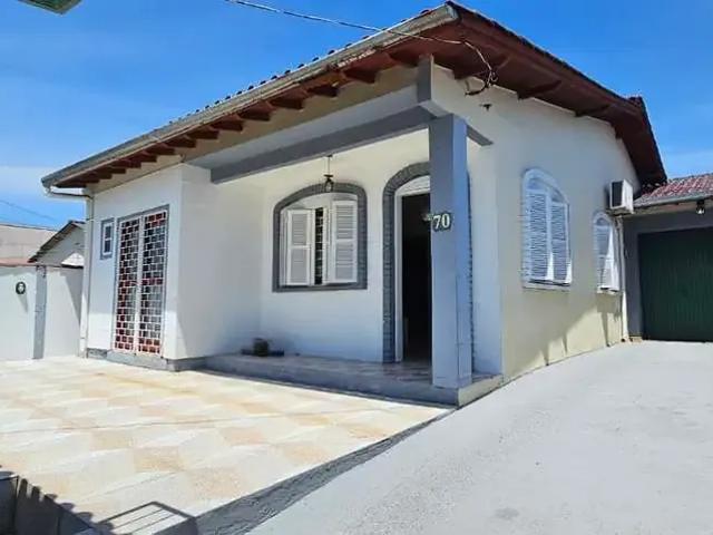 Casa / Sobrado para Venda em Porto Alegre/RS Restinga 4 Quartos