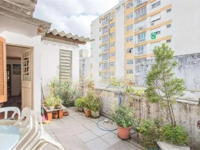 Casa / Sobrado para Venda em Porto Alegre/RS Rio Branco 2 Quartos