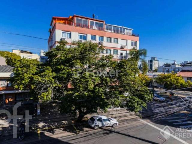 Casa / Sobrado para Venda em Porto Alegre/RS Rio Branco 3 Quartos