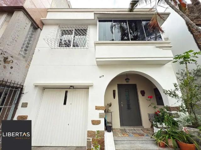 Casa / Sobrado para Venda em Porto Alegre/RS Rio Branco 4 Quartos
