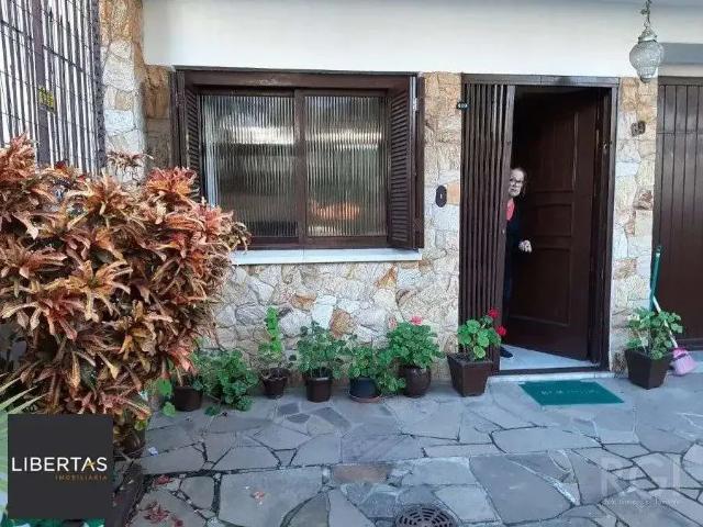 Casa / Sobrado para Venda em Porto Alegre/RS Rio Branco 4 Quartos