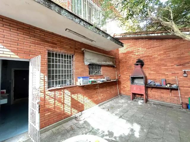 Casa / Sobrado para Venda em Porto Alegre/RS Rio Branco 4 Quartos
