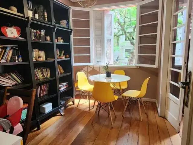 Casa / Sobrado para Venda em Porto Alegre/RS Rio Branco 4 Quartos