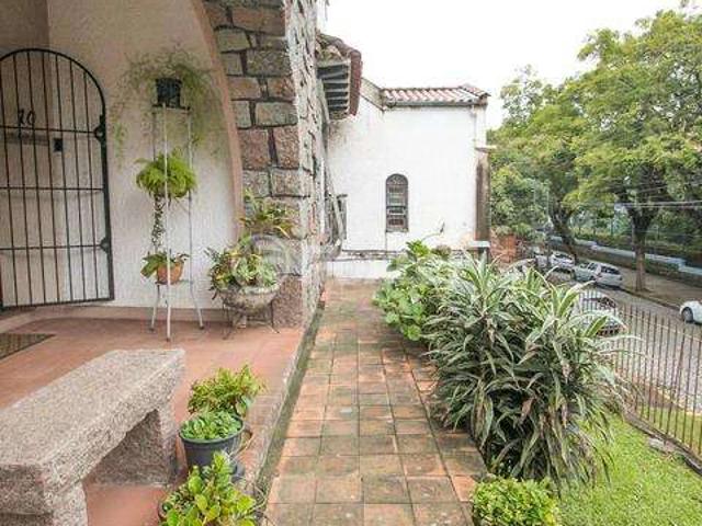 Casa / Sobrado para Venda em Porto Alegre/RS Rio Branco 5 Quartos