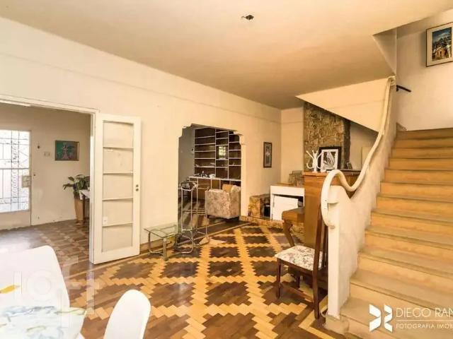 Casa / Sobrado para Venda em Porto Alegre/RS Rio Branco 6 Quartos