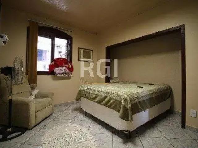 Casa / Sobrado para Venda em Porto Alegre/RS Rubem Berta 4 Quartos