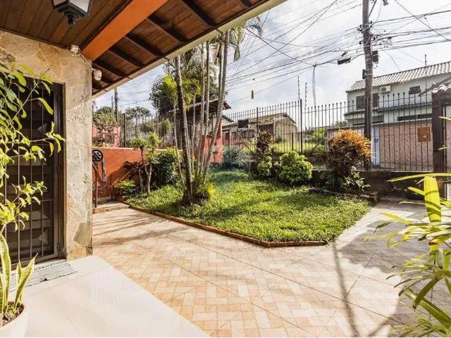 Casa / Sobrado para Venda em Porto Alegre/RS Rubem Berta 3 Quartos