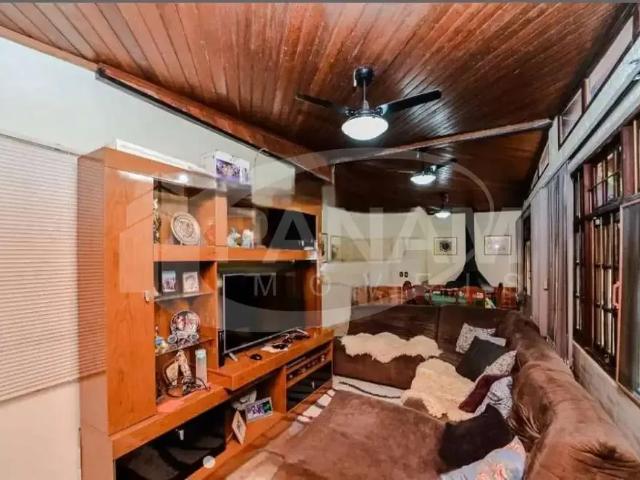 Casa / Sobrado para Venda em Porto Alegre/RS Rubem Berta 3 Quartos