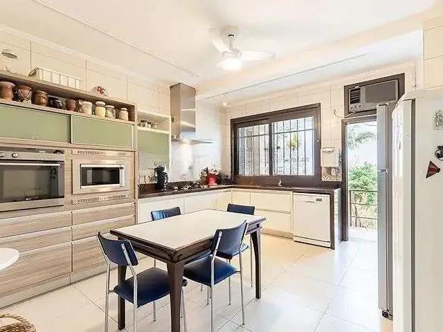 Casa / Sobrado para Venda em Porto Alegre/RS São João 4 Quartos