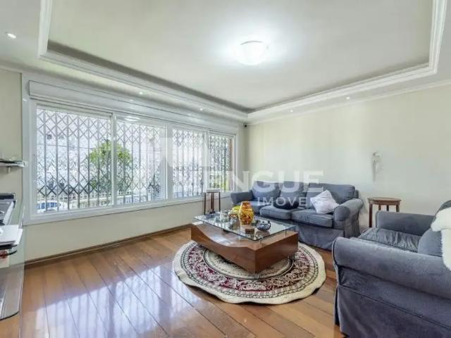 Casa / Sobrado para Venda em Porto Alegre/RS São João 4 Quartos